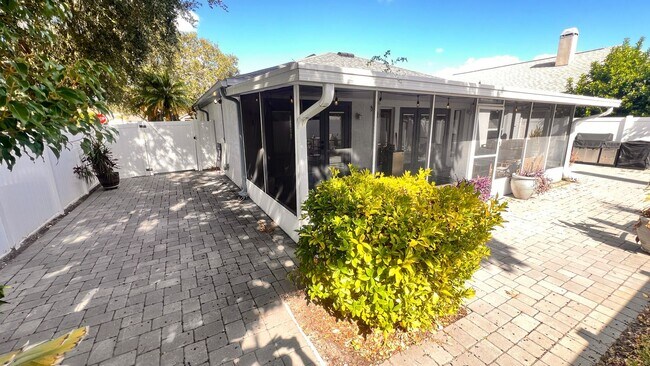 Building Photo - The Heart of Maitland: 3BD/2BA Home That F...