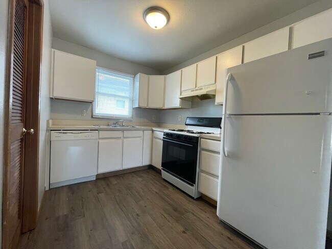 Primary Photo - 302 Stone Creek Dr