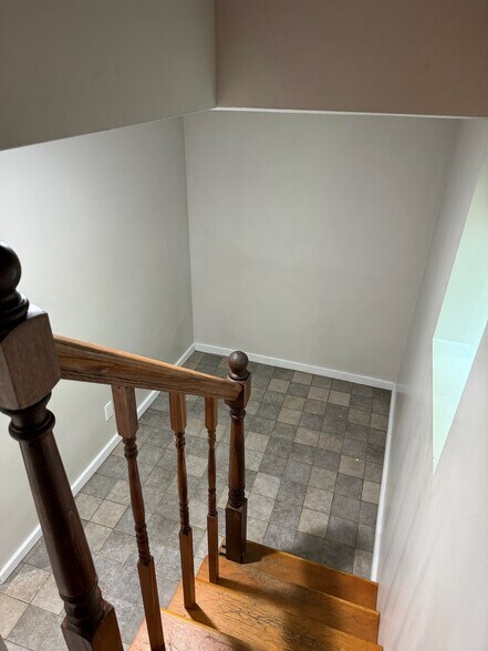 Building Photo - 634 NE 28th Ave