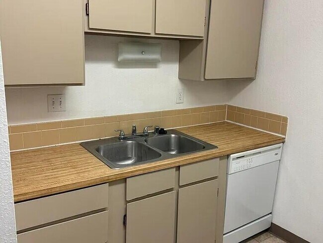 Building Photo - 3869 Montgomery Blvd NE