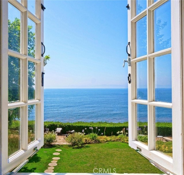 Building Photo - 605 Paseo Del Mar