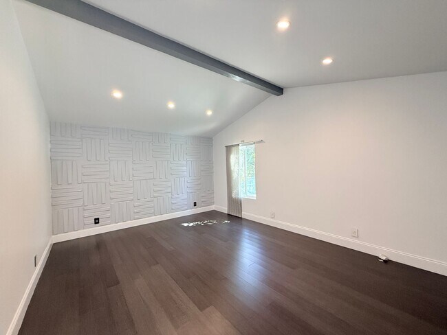 Building Photo - 9354 Glory Ave