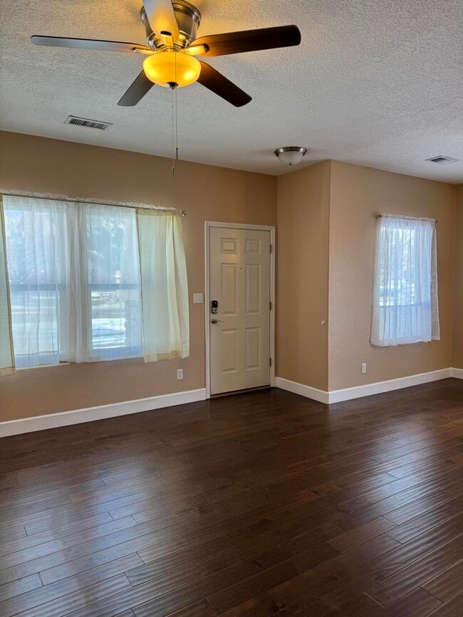 Building Photo - 10812 Fort Point Ln NE