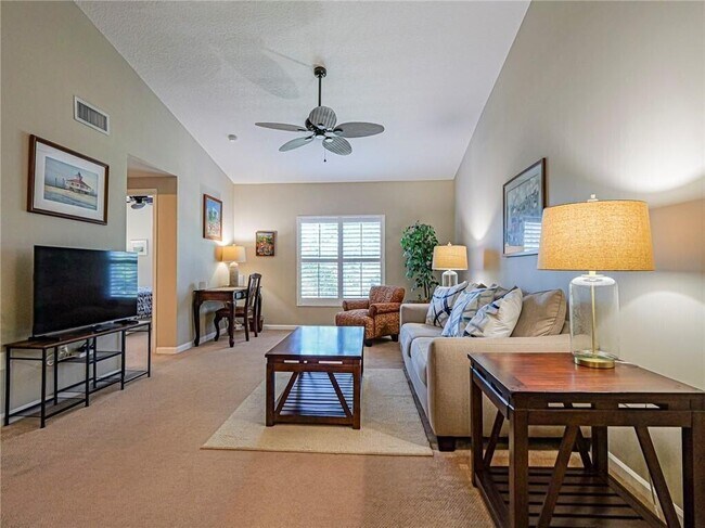 Building Photo - 5095 Fairways Cir
