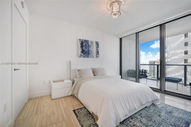 Building Photo - 1451 Brickell Ave