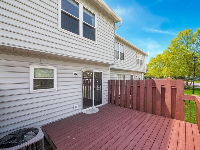 Building Photo - 952 Charleston Way Dr