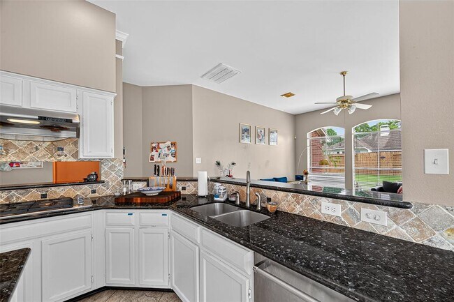 Building Photo - 14015 Loch Creek Ct