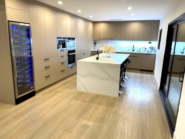 Building Photo - 1907 Maginn Dr