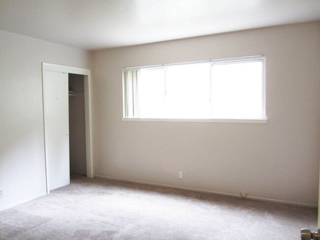 Building Photo - LEWIS 446/448