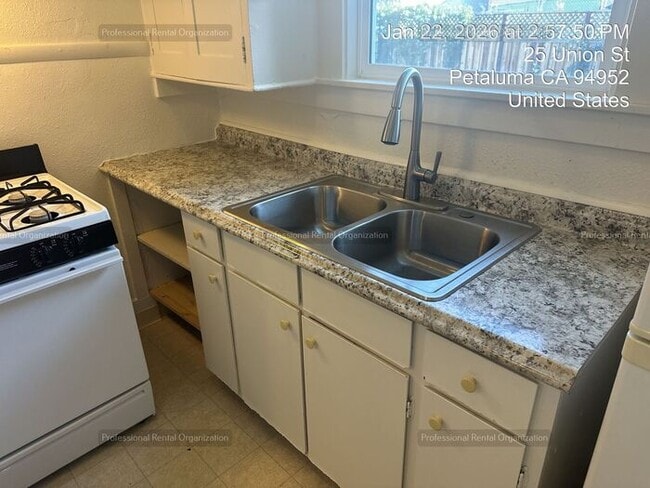 Building Photo - One bedroom Gem in Heart of Quaint, Historic West Petaluma