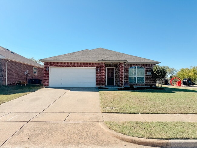 Building Photo - 4 Bedroom, 2 Bath House on Corner Lot in Crowley