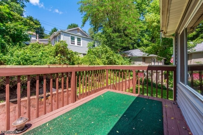 Building Photo - 19 Southwynde Dr