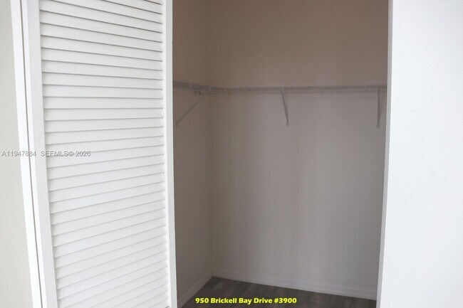 Building Photo - 950 Brickell Bay Dr