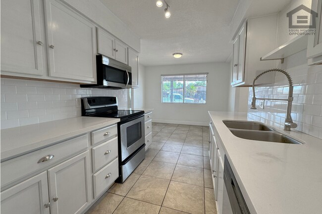 Building Photo - 4Bed/2Bath House at Chandler Blvd/McQueen Rd! Ready for Immediate Move-In! – NO HOA!