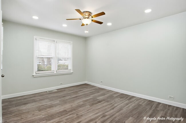 Building Photo - 33759 N Lake Shore Dr