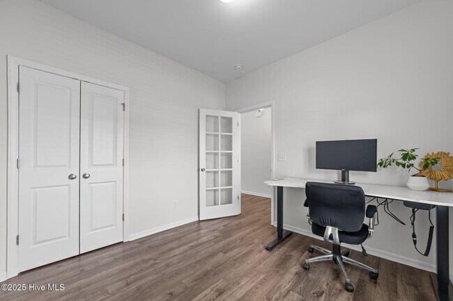 Building Photo - 828 Knoll Cir