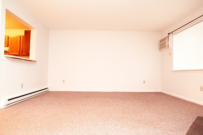 Building Photo - 267 Willow Springs