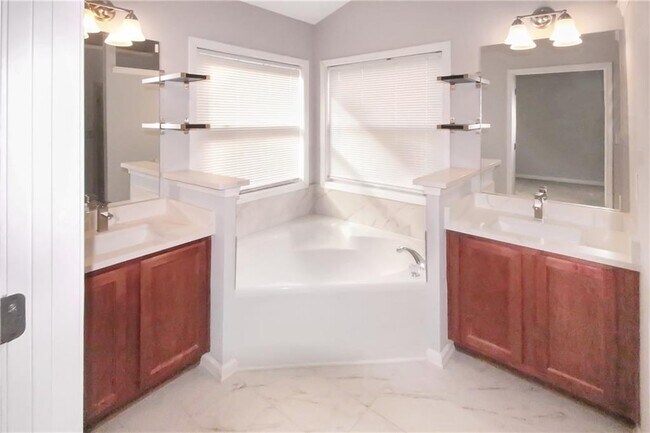 Building Photo - 2389 White Alder Dr NE