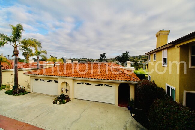Building Photo - 2528 Navarra Dr