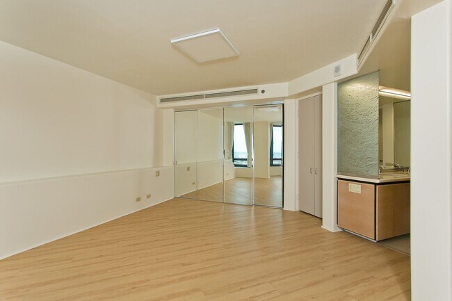 Building Photo - 2/2/2 Harbor and ocean view unit