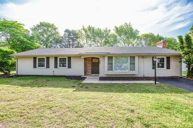 Primary Photo - 825 Barkley Dr