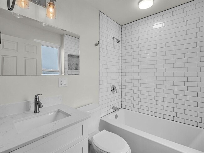 Building Photo - 12 Alpine St