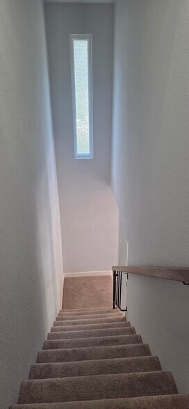 Stairs - 985 Juniper Ct