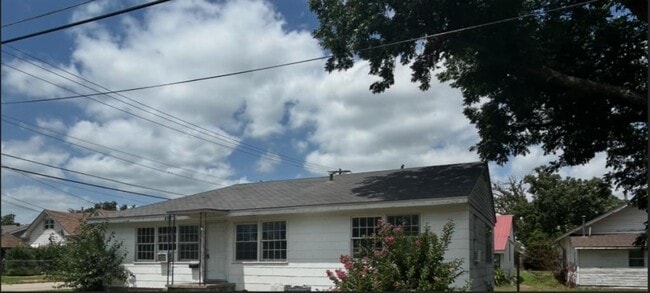 Primary Photo - 408 S Highland Ave