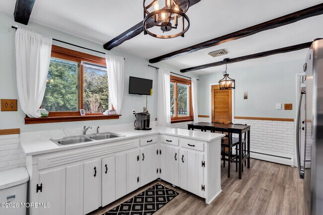 Building Photo - 46 Sunset Ave