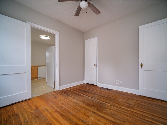 Building Photo - "Charming 3-Bedroom Home with Gleaming Hardwood Floors & 2 Full Baths in Prime Charlotte Location!"