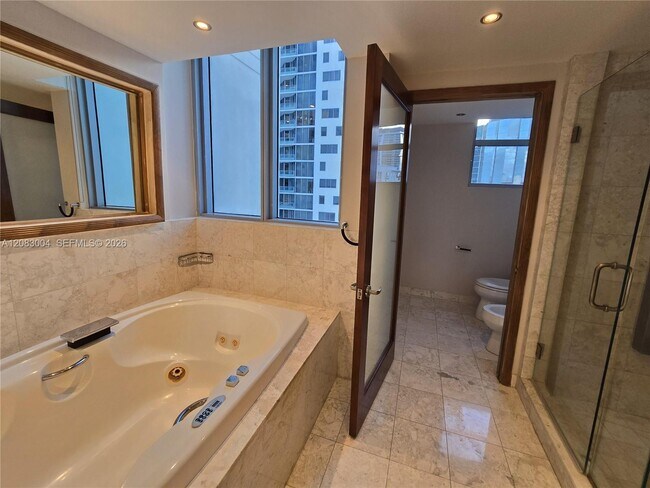 Building Photo - 1331 Brickell Bay Dr