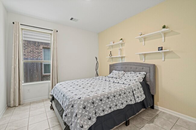 Building Photo - 1710 Cheshire Crk Ln