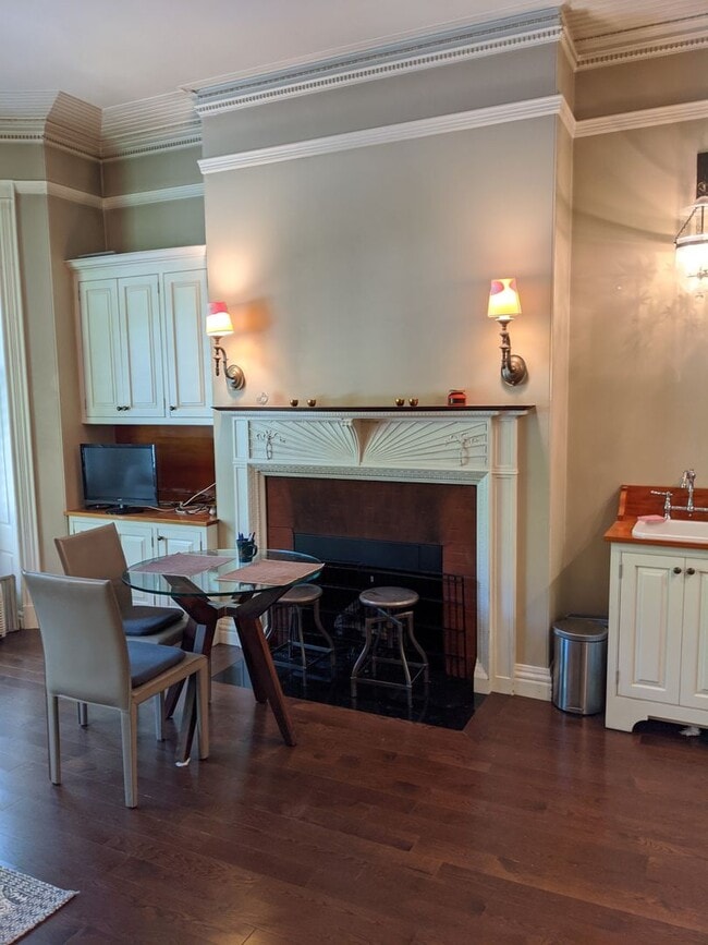 Building Photo - Back Bay FURNISHED 1 bedroom