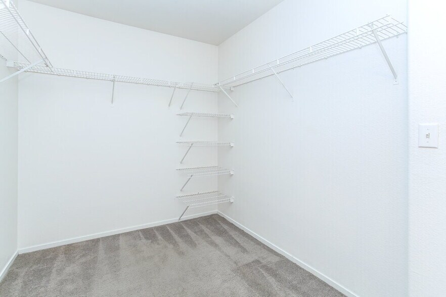 Building Photo - 5536 La Pelusa St