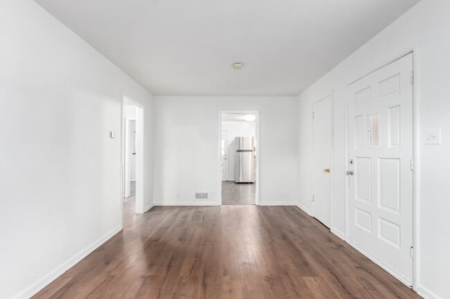 Building Photo - 981 Lansing St