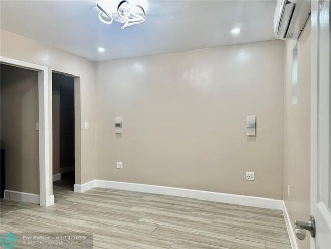 Building Photo - 1650 SW 117th Ave