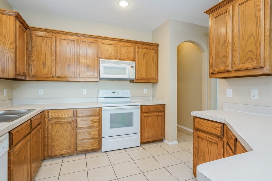 Building Photo - 6529 Regina Dr