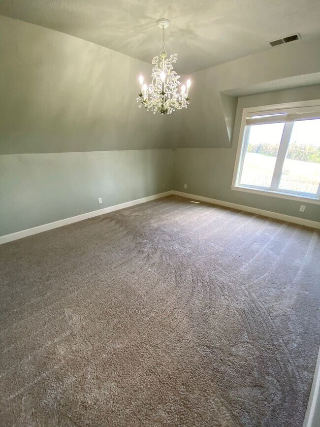 Building Photo - 5bd/5ba +HUGE BARN & SHOP - Absolutely LUX...