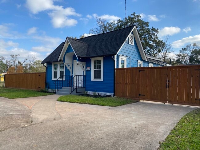 Building Photo - 628 King St