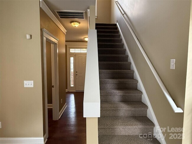 Building Photo - 15211 Barnsbury Dr