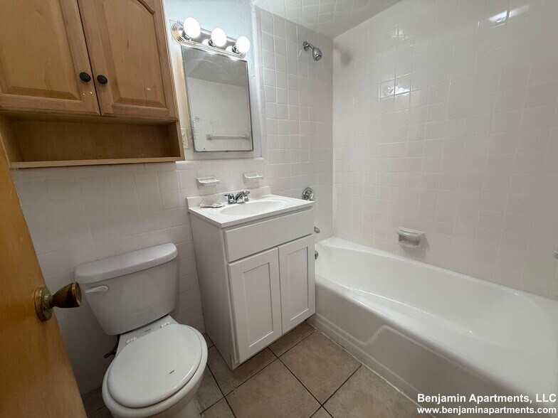 Building Photo - 316 Tappan St