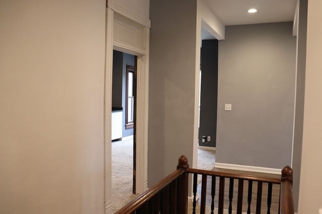 Building Photo - 6801 Lexington Ave