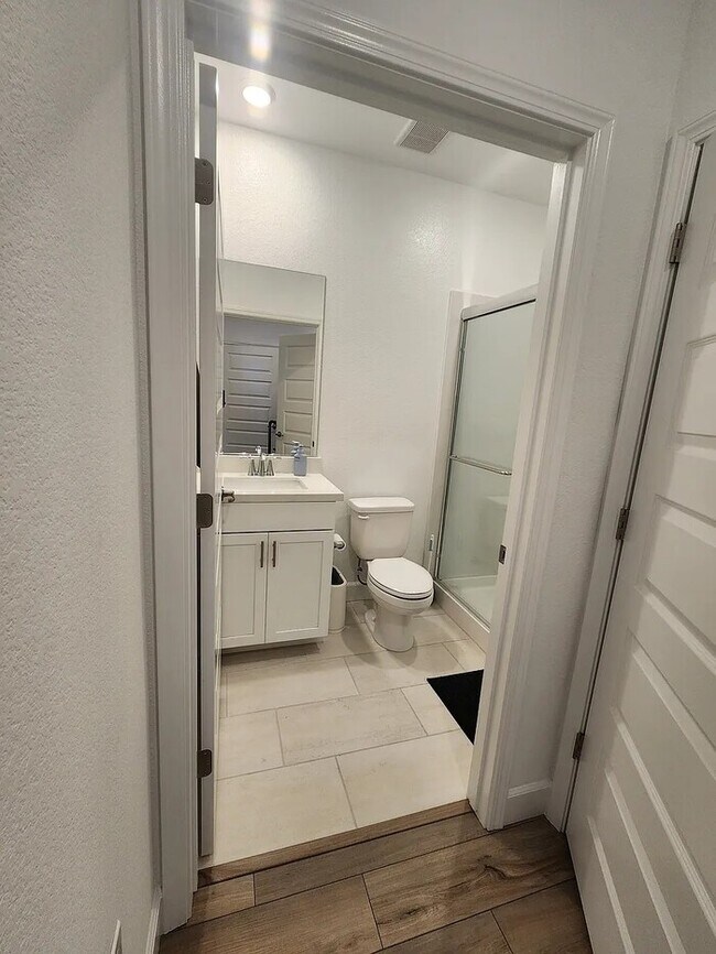 Building Photo - 1BR w/ Utilities Package & Wi-Fi in Stockton