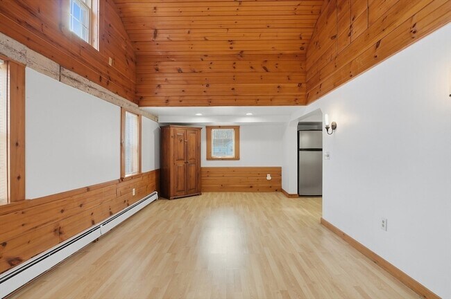 Building Photo - 92 Main St