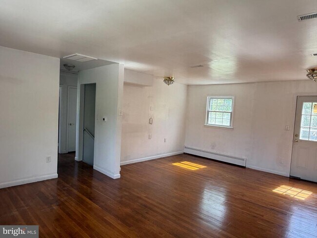 Building Photo - 14212 Fisher Ave