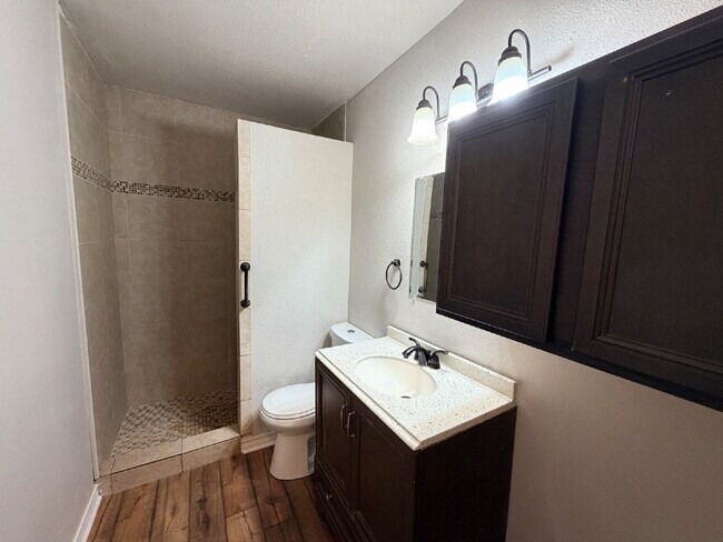 Building Photo - "Charming 3-Bedroom Haven in Lubbock – 1/2 off first Month's Rent!