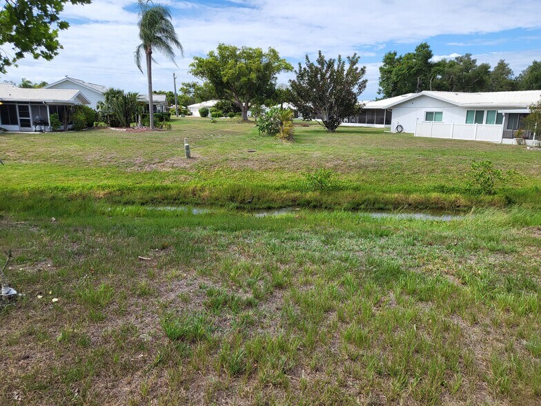 Building Photo - 4210 Oak Ln