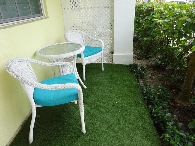 Building Photo - 2660 NE 8th Ave