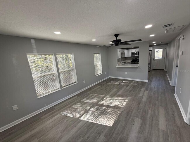 Building Photo - 1205 Dell St