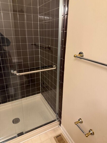 Building Photo - 706 Bismark Way